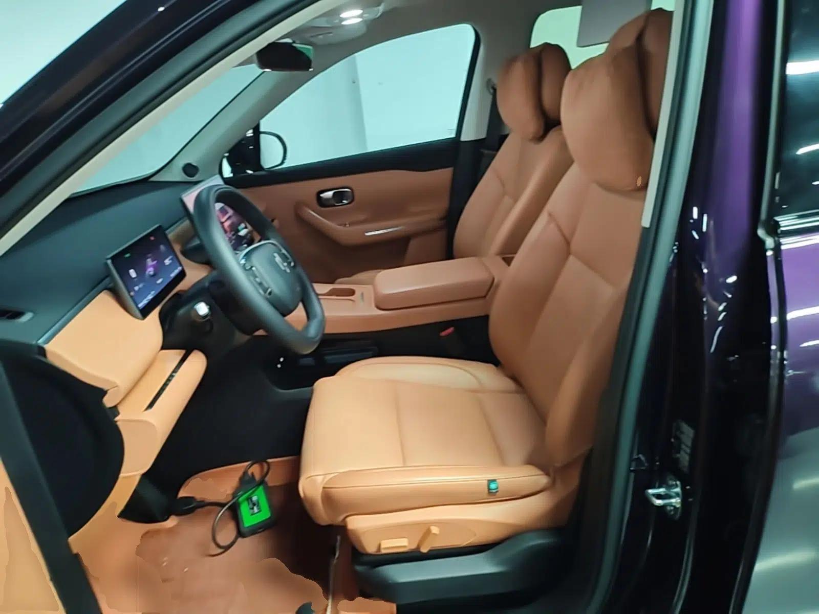 Leapmotor C16 2024 Range-Extended 200 Luxury Edition — миниатюра 17