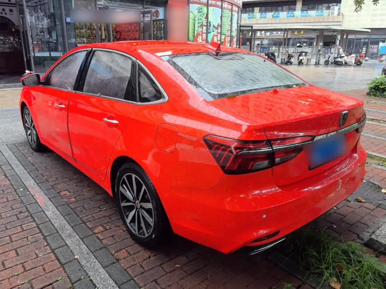 Roewe i6 2017 20T Automatic Internet ZhiZun Edition — миниатюра 4