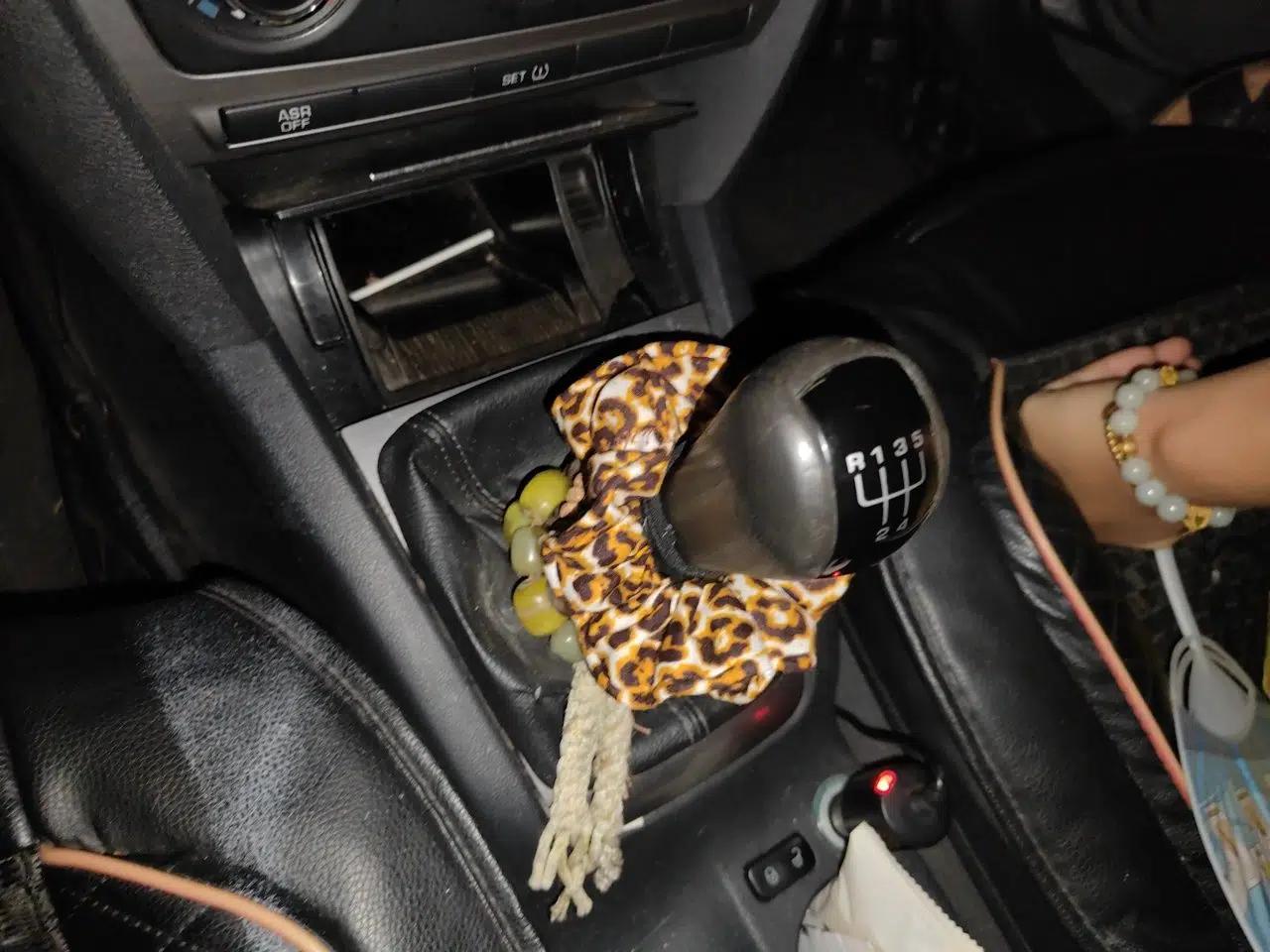 Skoda Octavia 2013 1.6L Manual Yijie Edition — миниатюра 14