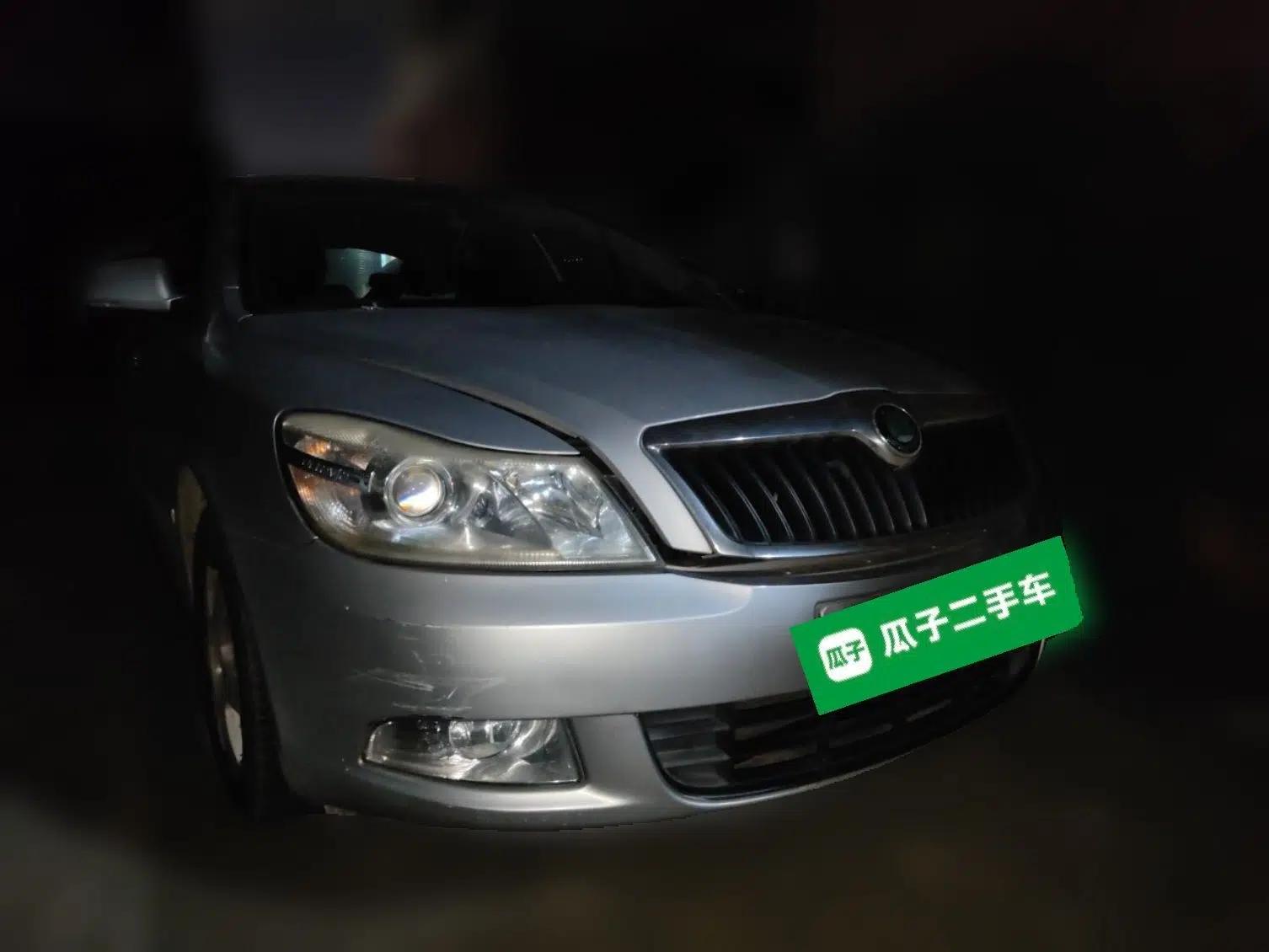 Skoda Octavia 2013 1.6L Manual Yijie Edition — миниатюра 3