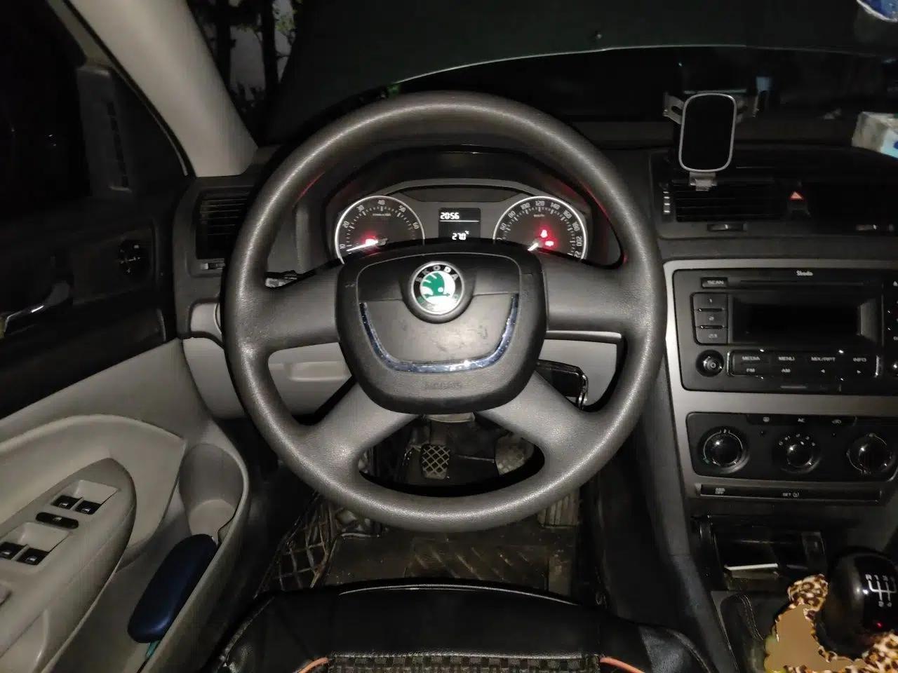 Skoda Octavia 2013 1.6L Manual Yijie Edition — миниатюра 10