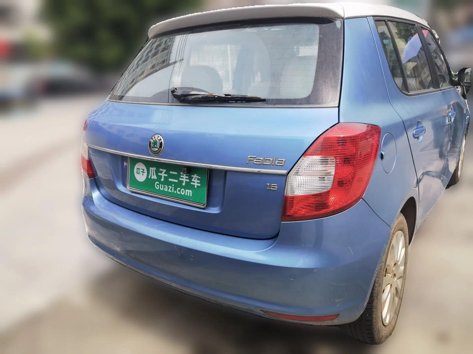 Skoda Fabia 2012 1.6L Automatic Crystal Edition — миниатюра 5