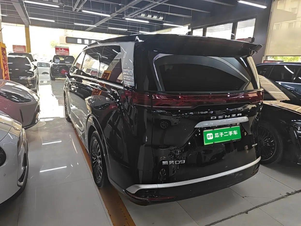 Denza D9 2024 DM-i 980 Four-Wheel Drive Prestige Model — миниатюра 4