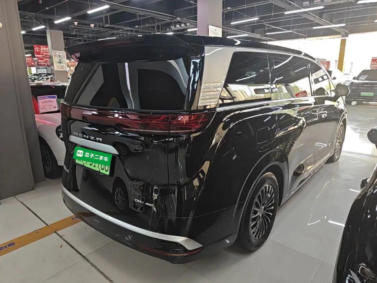 Denza D9 2024 DM-i 980 Four-Wheel Drive Prestige Model — миниатюра 6