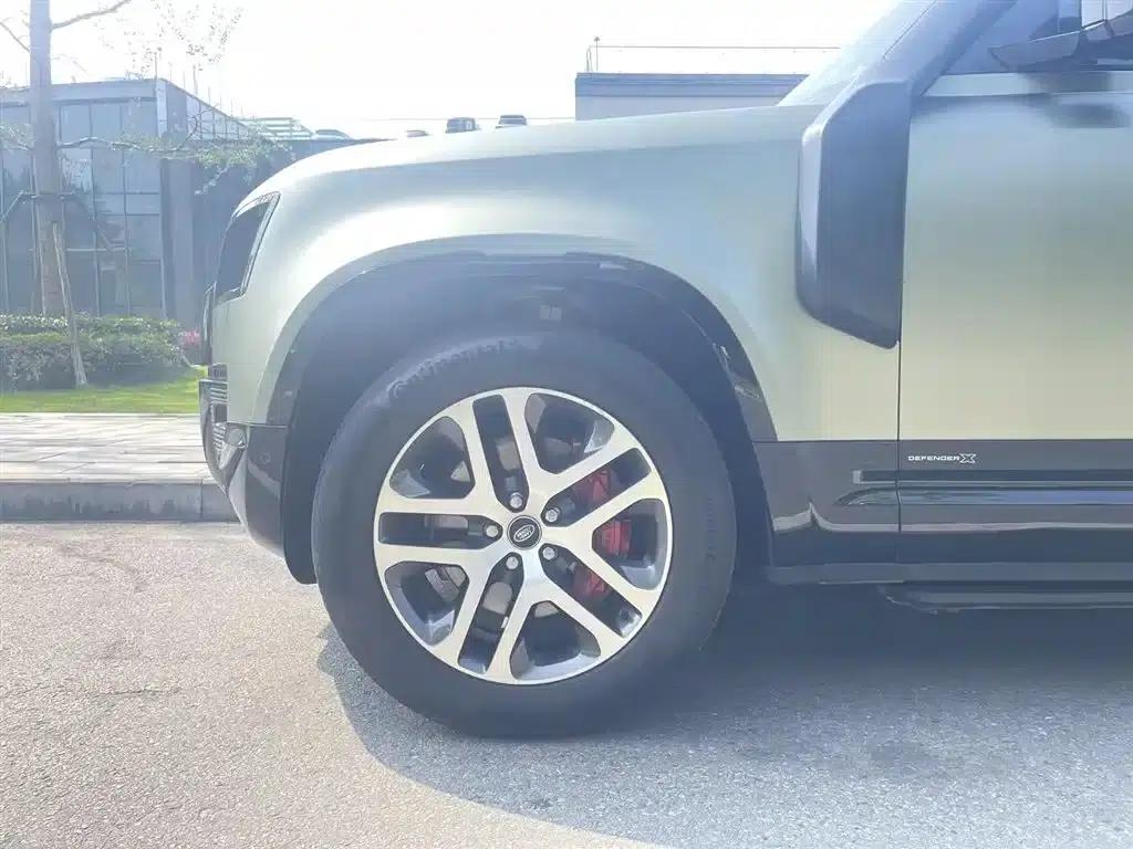 2023 Land Rover Defender 130 3.0T P400 X — миниатюра 23