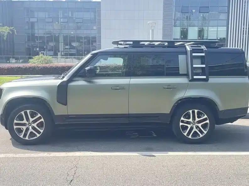 2023 Land Rover Defender 130 3.0T P400 X — миниатюра 4