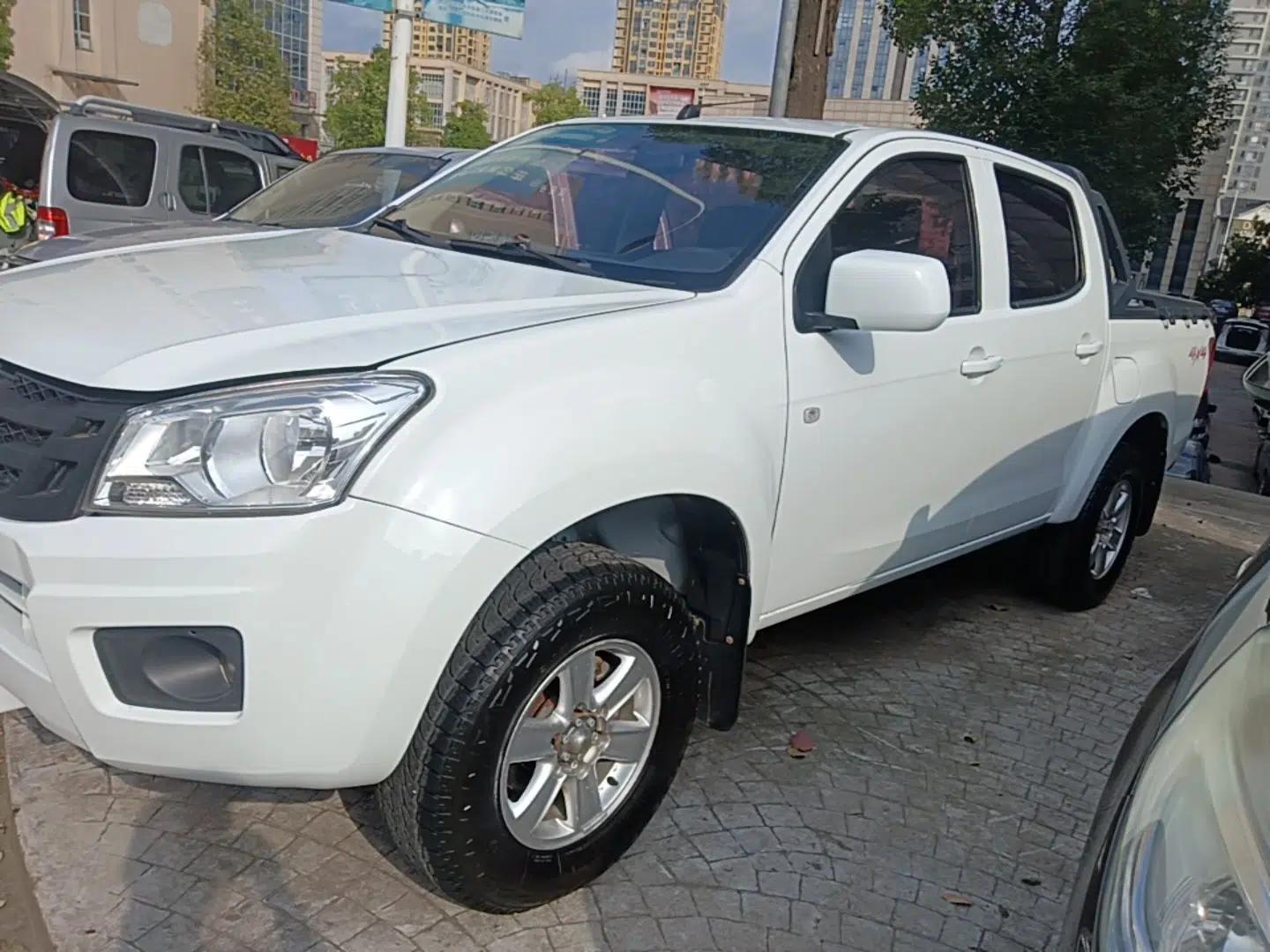 Isuzu JLM 2018 2.8T Classic Edition 4x4 Luxury Version JE493ZLQ5F — миниатюра 1