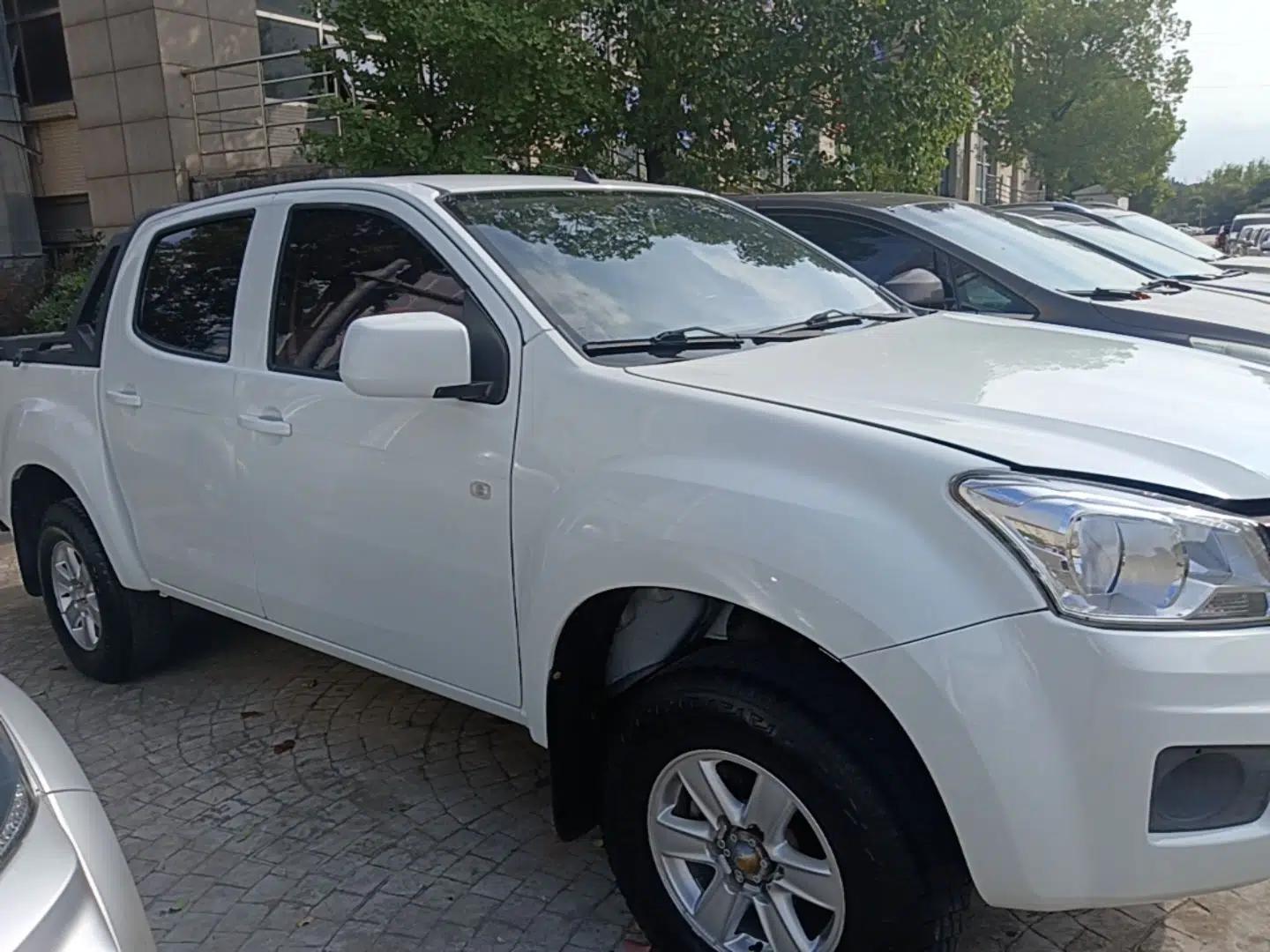 Isuzu JLM 2018 2.8T Classic Edition 4x4 Luxury Version JE493ZLQ5F — миниатюра 3