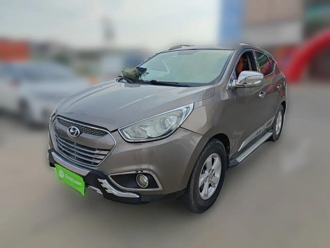 Hyundai ix35 2012 2.0L Manual Two-Wheel Drive New Edition GL — миниатюра 1