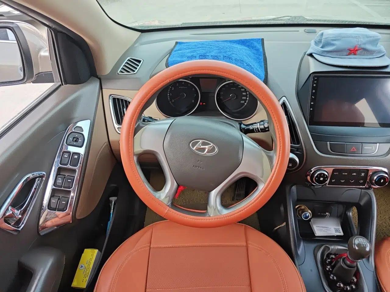 Hyundai ix35 2012 2.0L Manual Two-Wheel Drive New Edition GL — миниатюра 10