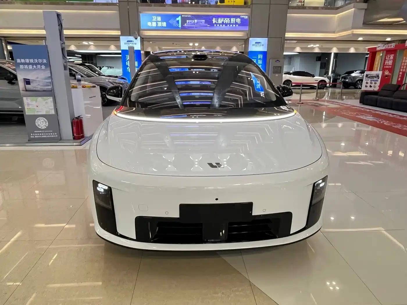 Li Auto i8 2025 Standard Edition — миниатюра 1