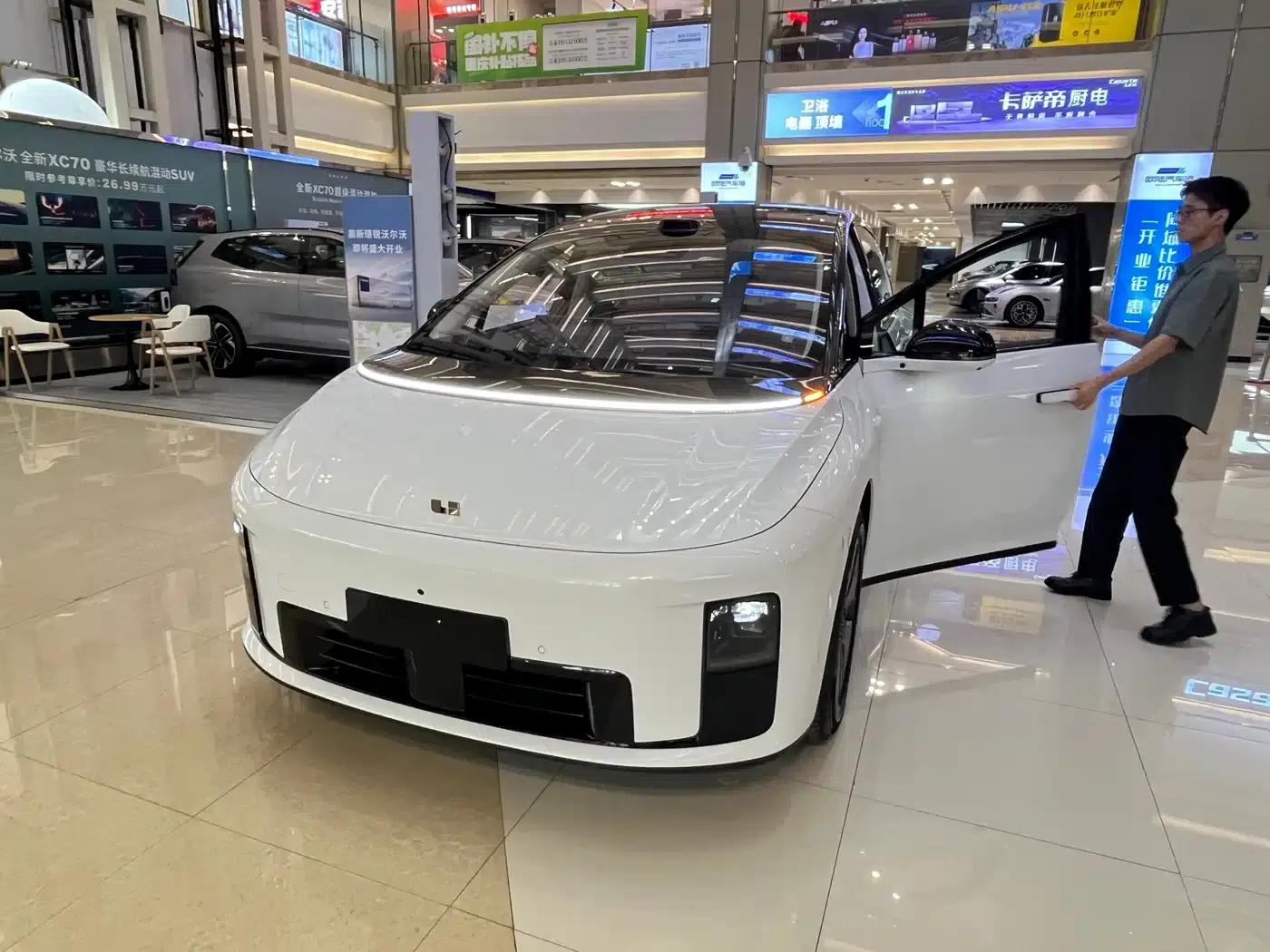 Li Auto i8 2025 Standard Edition — миниатюра 3