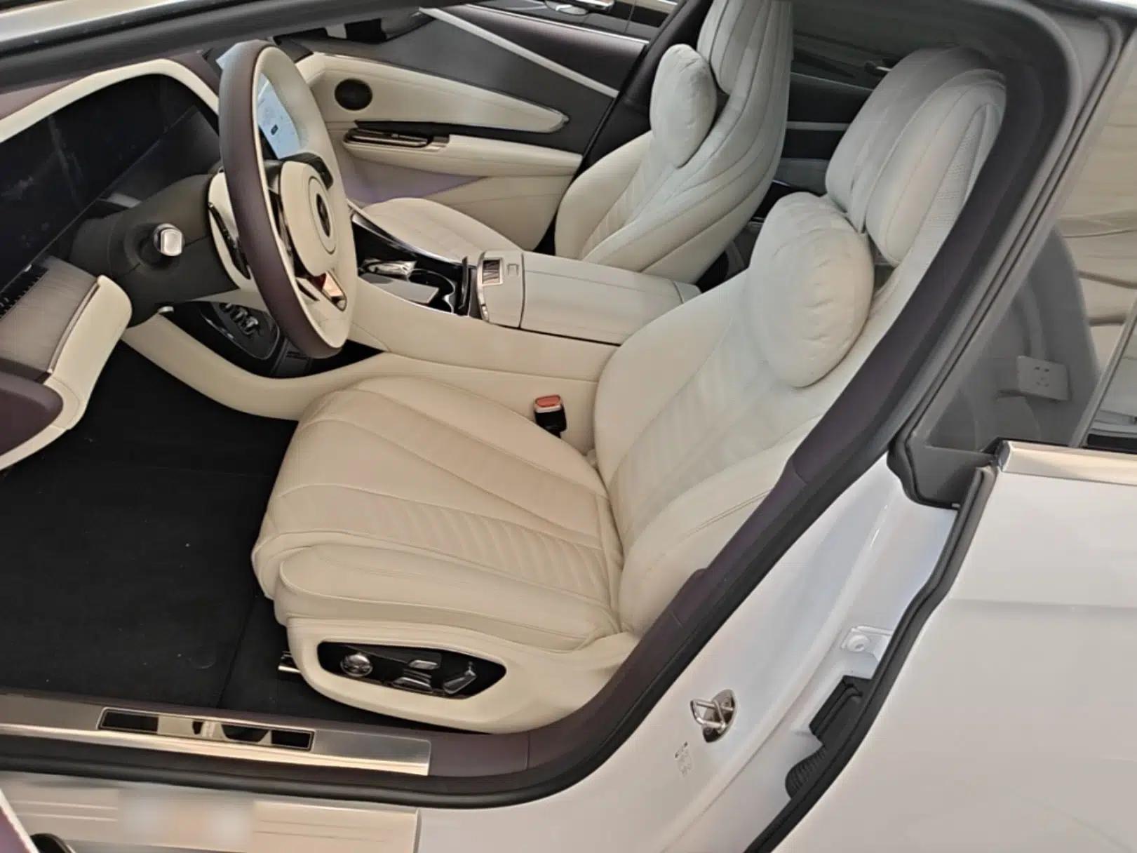 Yangwang U7 2025 PHEV Five-Seat Luxury Edition — миниатюра 17