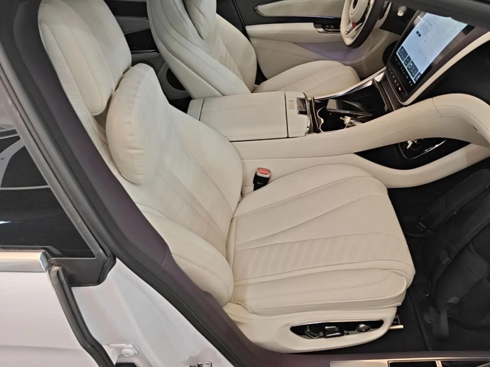 Yangwang U7 2025 PHEV Five-Seat Luxury Edition — миниатюра 19