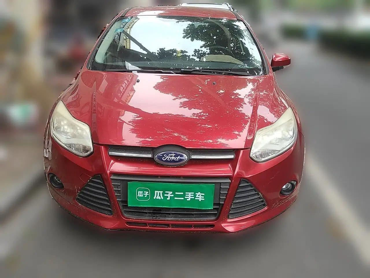 Ford Focus 2012 Hatchback 1.6L Automatic Comfort Model — миниатюра 2