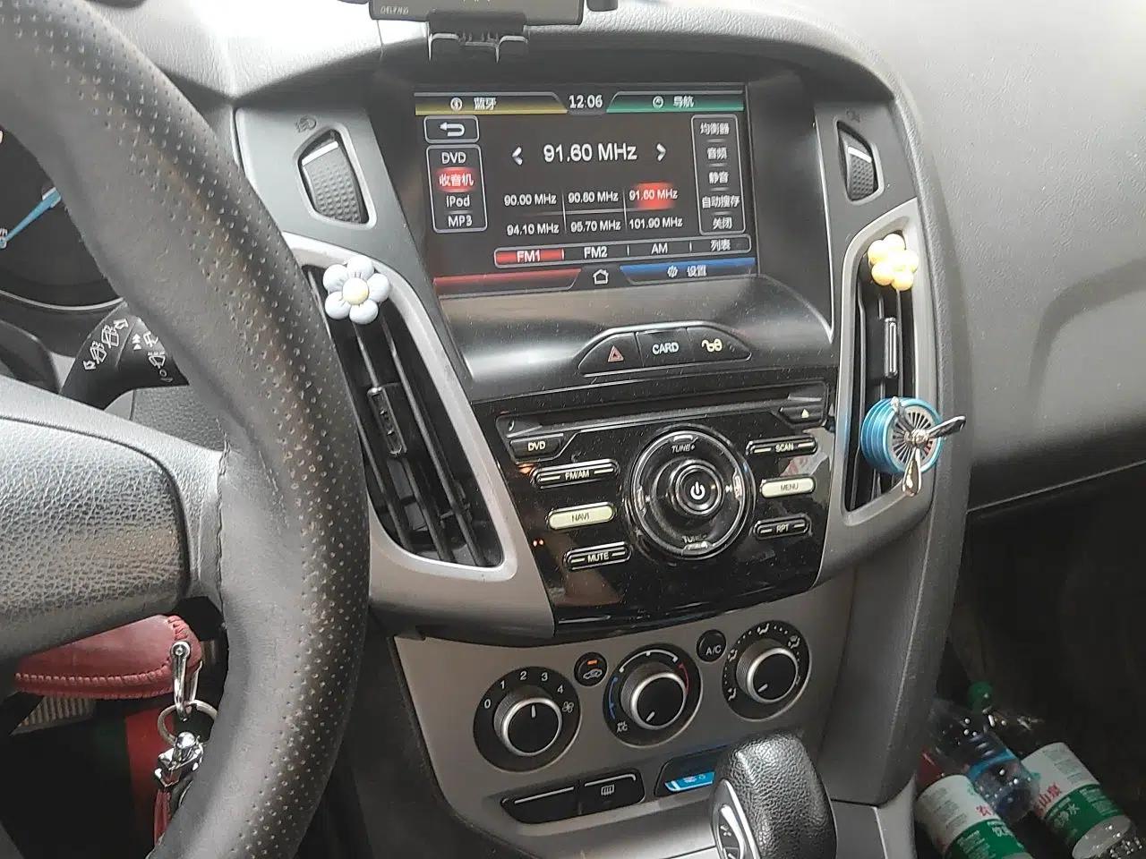 Ford Focus 2012 Hatchback 1.6L Automatic Comfort Model — миниатюра 13