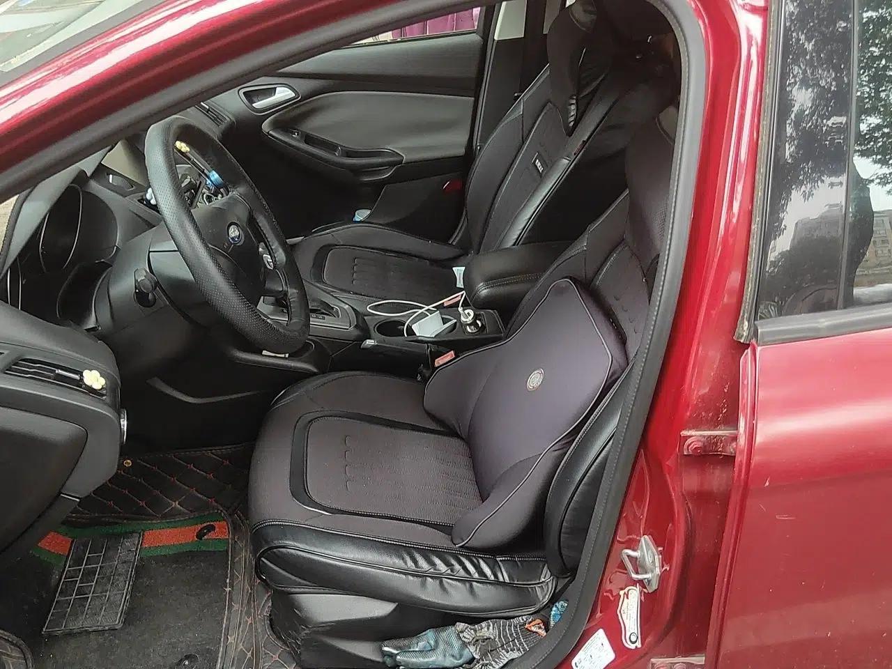 Ford Focus 2012 Hatchback 1.6L Automatic Comfort Model — миниатюра 15