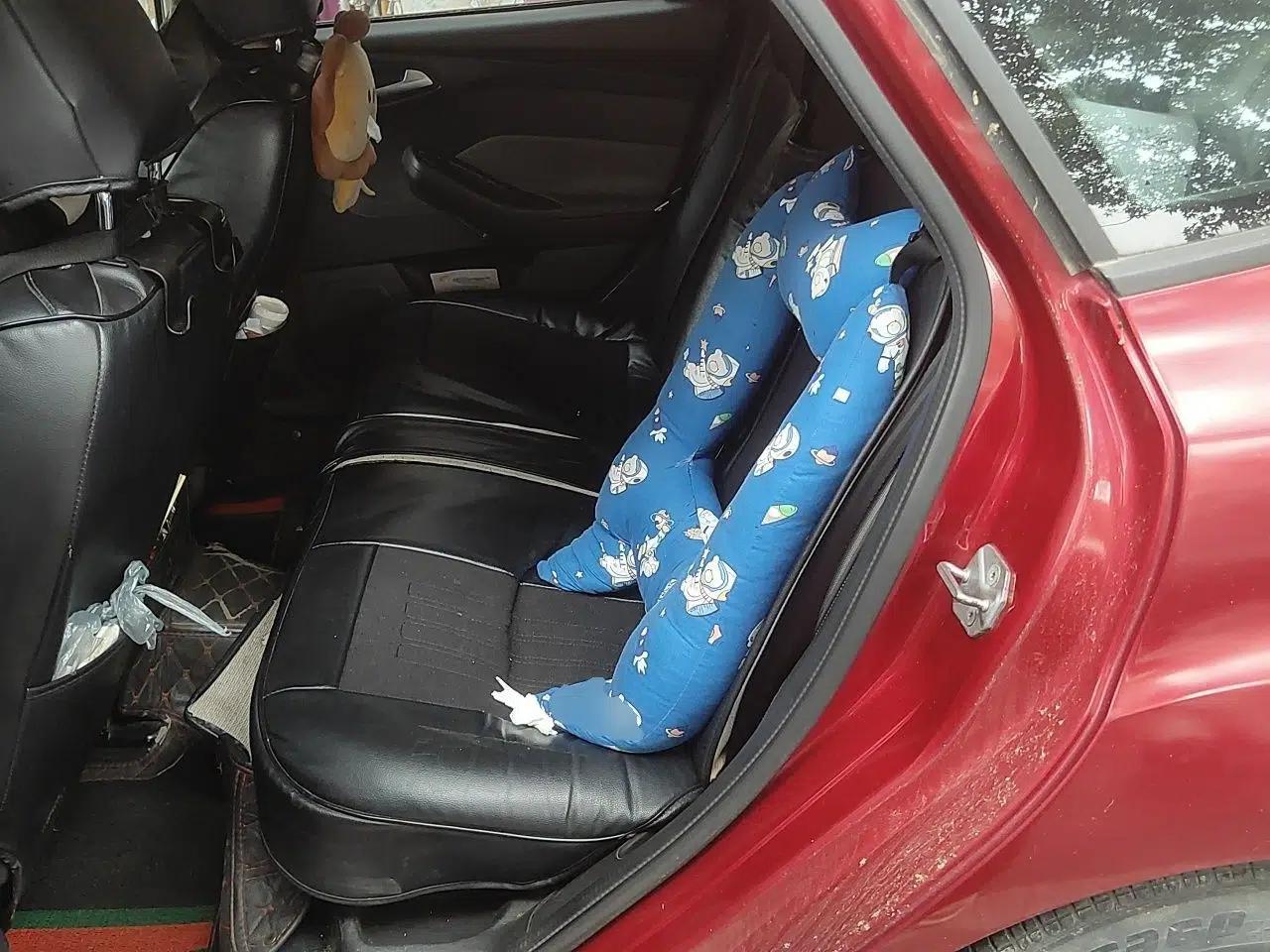 Ford Focus 2012 Hatchback 1.6L Automatic Comfort Model — миниатюра 17