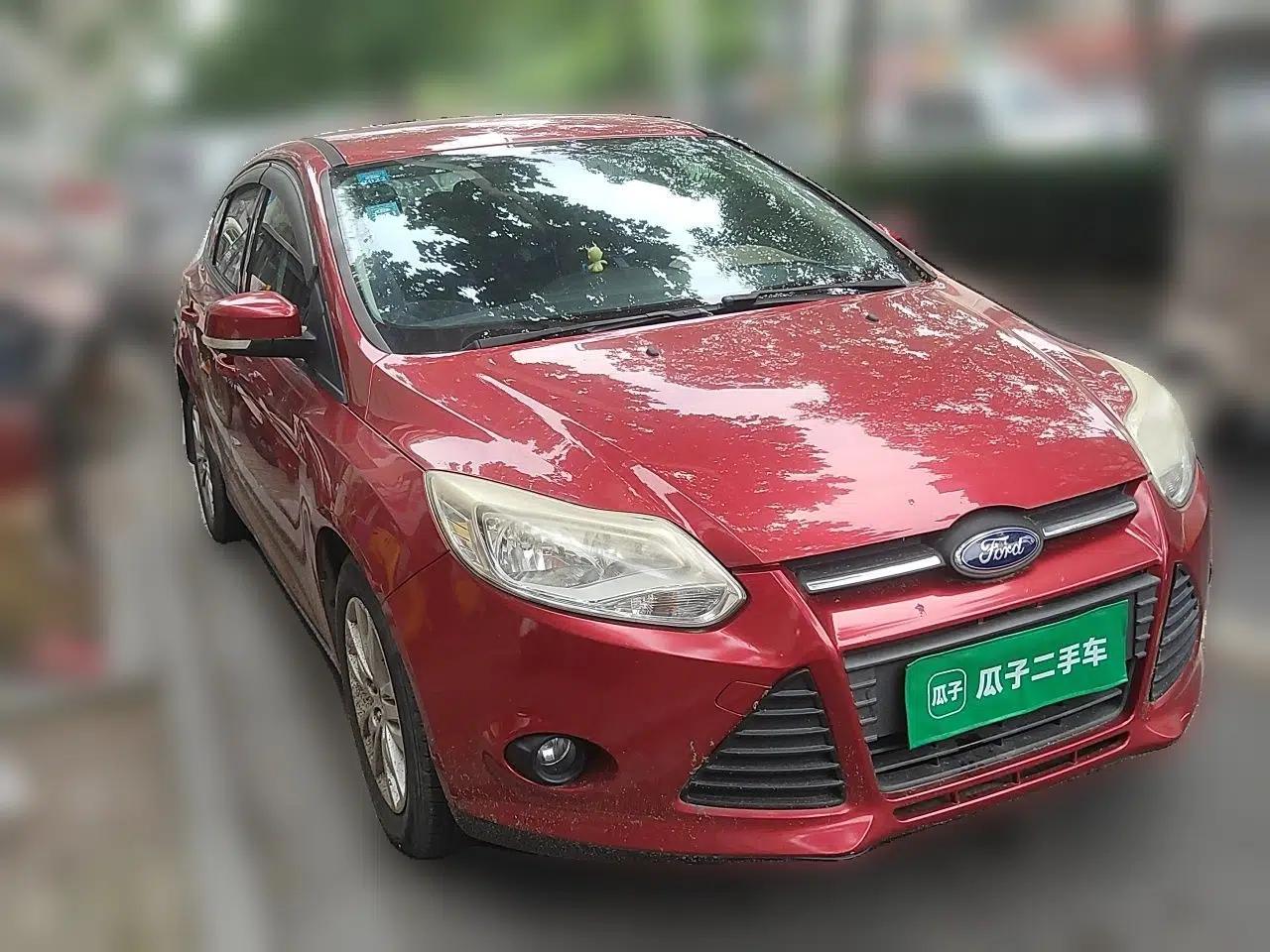 Ford Focus 2012 Hatchback 1.6L Automatic Comfort Model — миниатюра 3