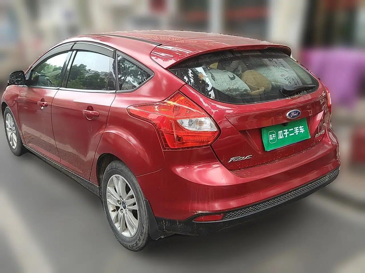 Ford Focus 2012 Hatchback 1.6L Automatic Comfort Model — миниатюра 4