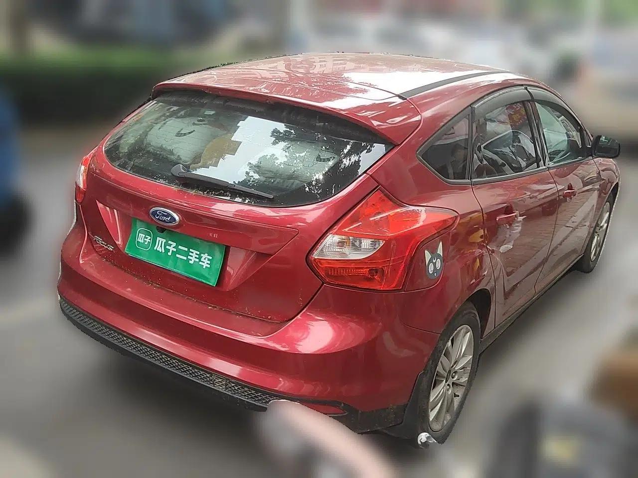 Ford Focus 2012 Hatchback 1.6L Automatic Comfort Model — миниатюра 6