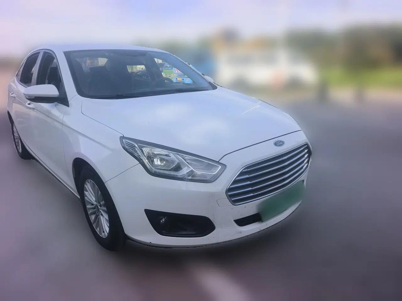 Ford Escort 2015 1.5L Manual Comfort Model — миниатюра 3
