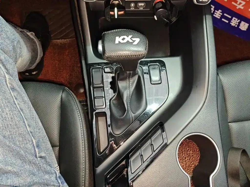 Kia KX7 2017 2.0L Automatic 2WD GLS 5-seater — миниатюра 10