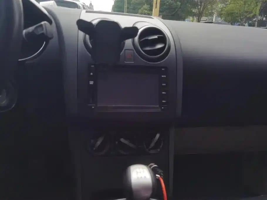 Nissan Qashqai 2012 1.6XE Wind 5MT 2WD — миниатюра 13