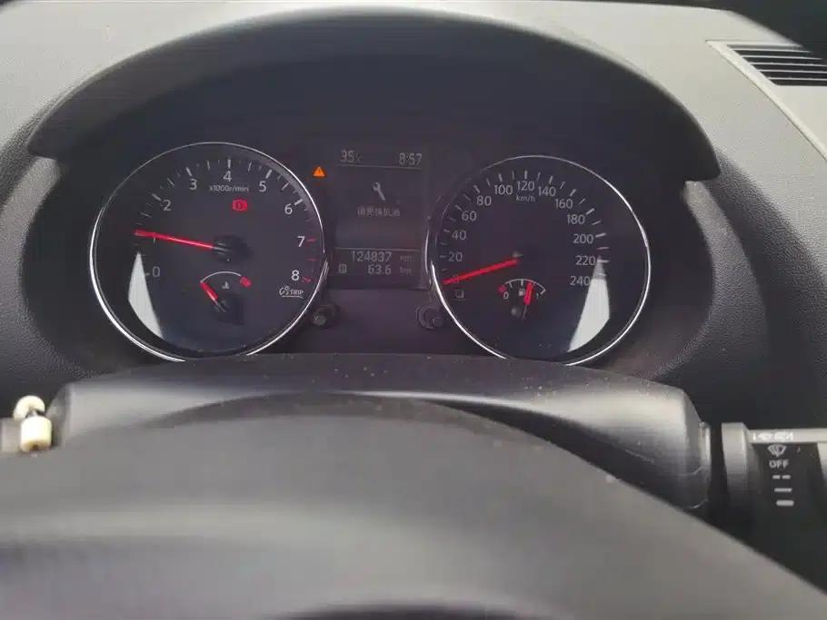 Nissan Qashqai 2012 1.6XE Wind 5MT 2WD — миниатюра 14