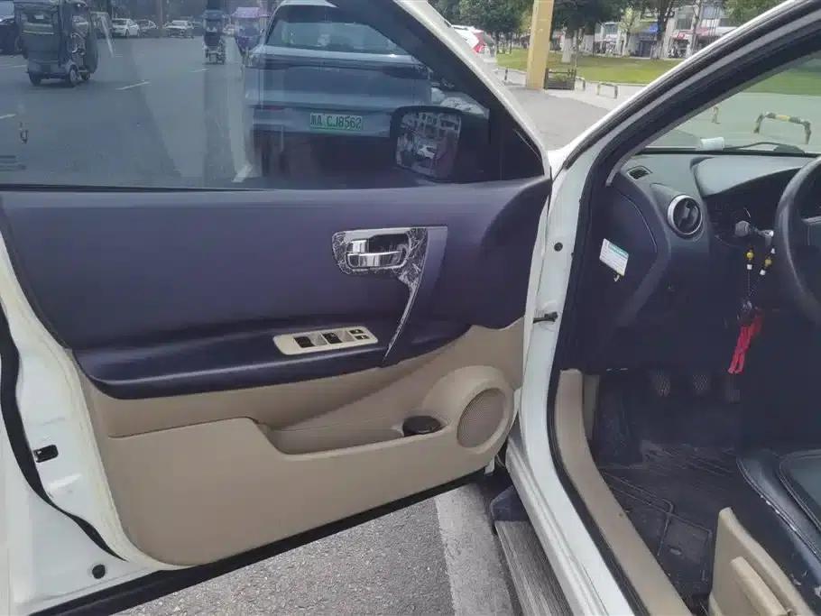 Nissan Qashqai 2012 1.6XE Wind 5MT 2WD — миниатюра 7