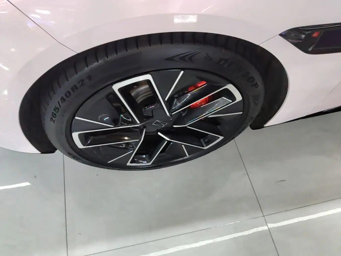 Avatr 12 2023 650 Three-Laser Four-Wheel Drive Performance Edition — миниатюра 15