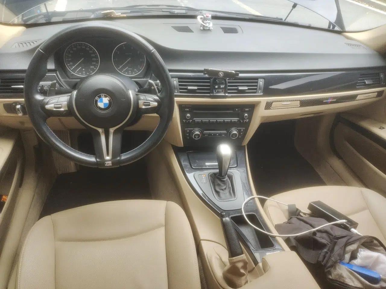 BMW 3 Series 2012 318i Leading Model — миниатюра 9