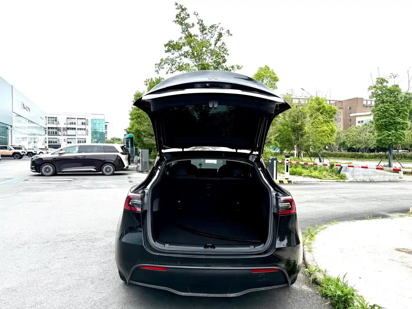 Model Y 2023 Rear-Wheel Drive — миниатюра 15
