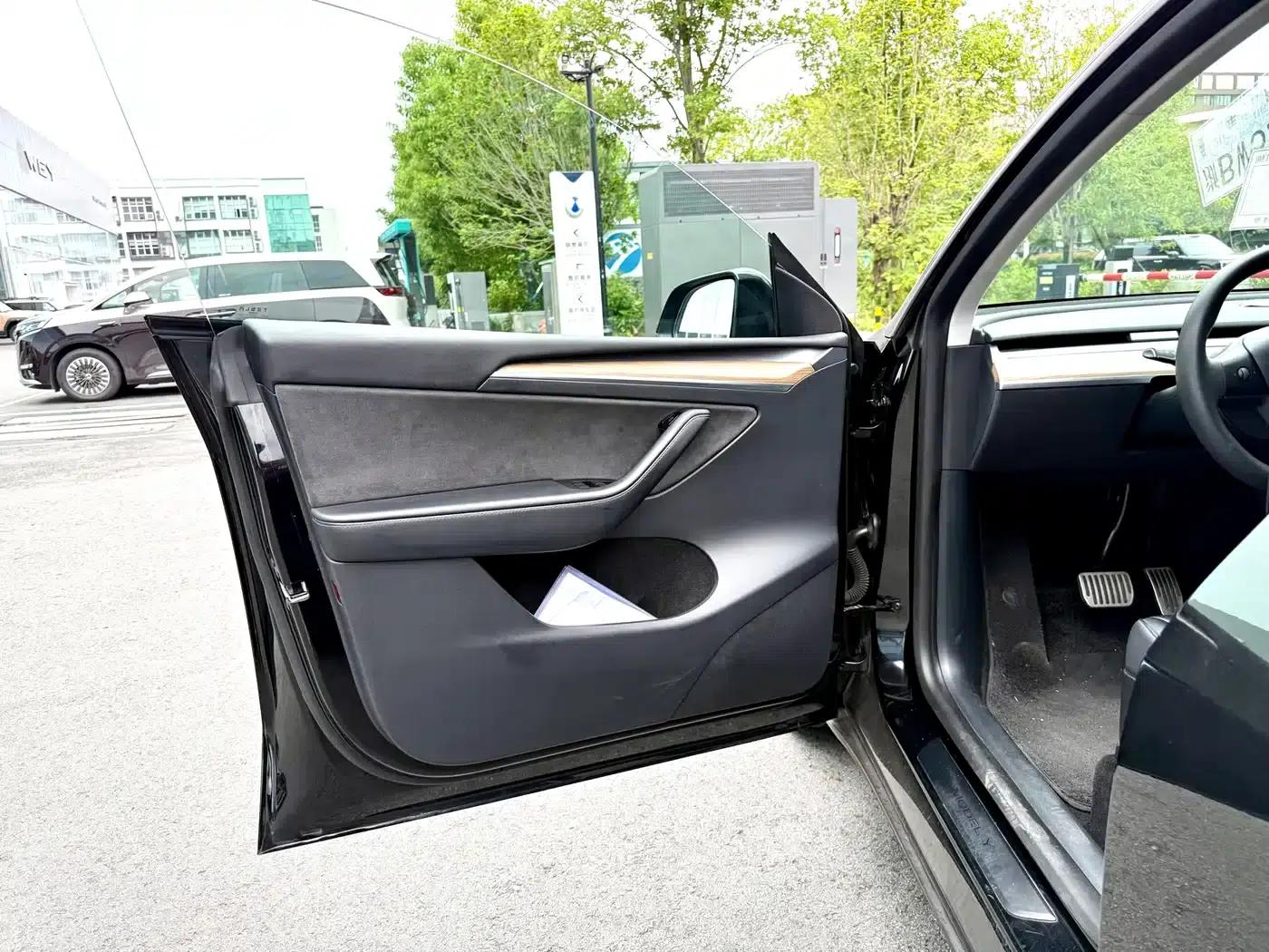 Model Y 2023 Rear-Wheel Drive — миниатюра 8