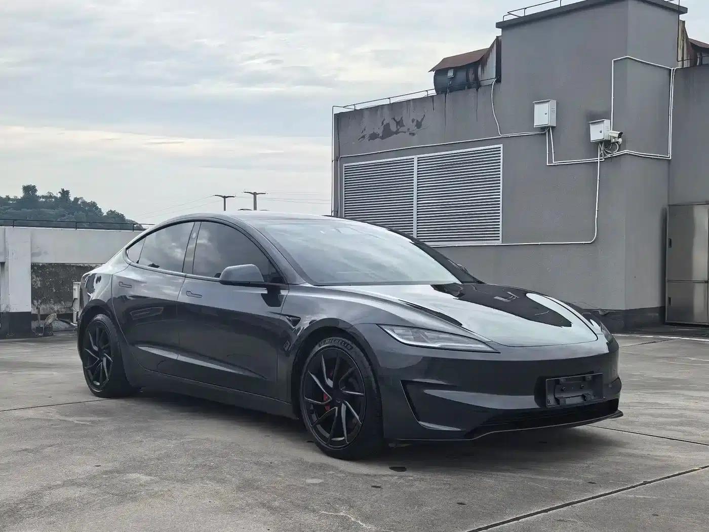 Model 3 2024 Performance All-Wheel Drive — миниатюра 3