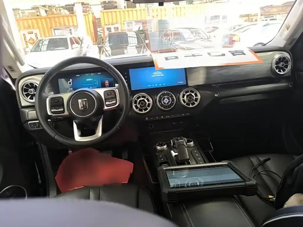 Tank 300 2023 Off-Road Edition 2.0T Conqueror — миниатюра 6