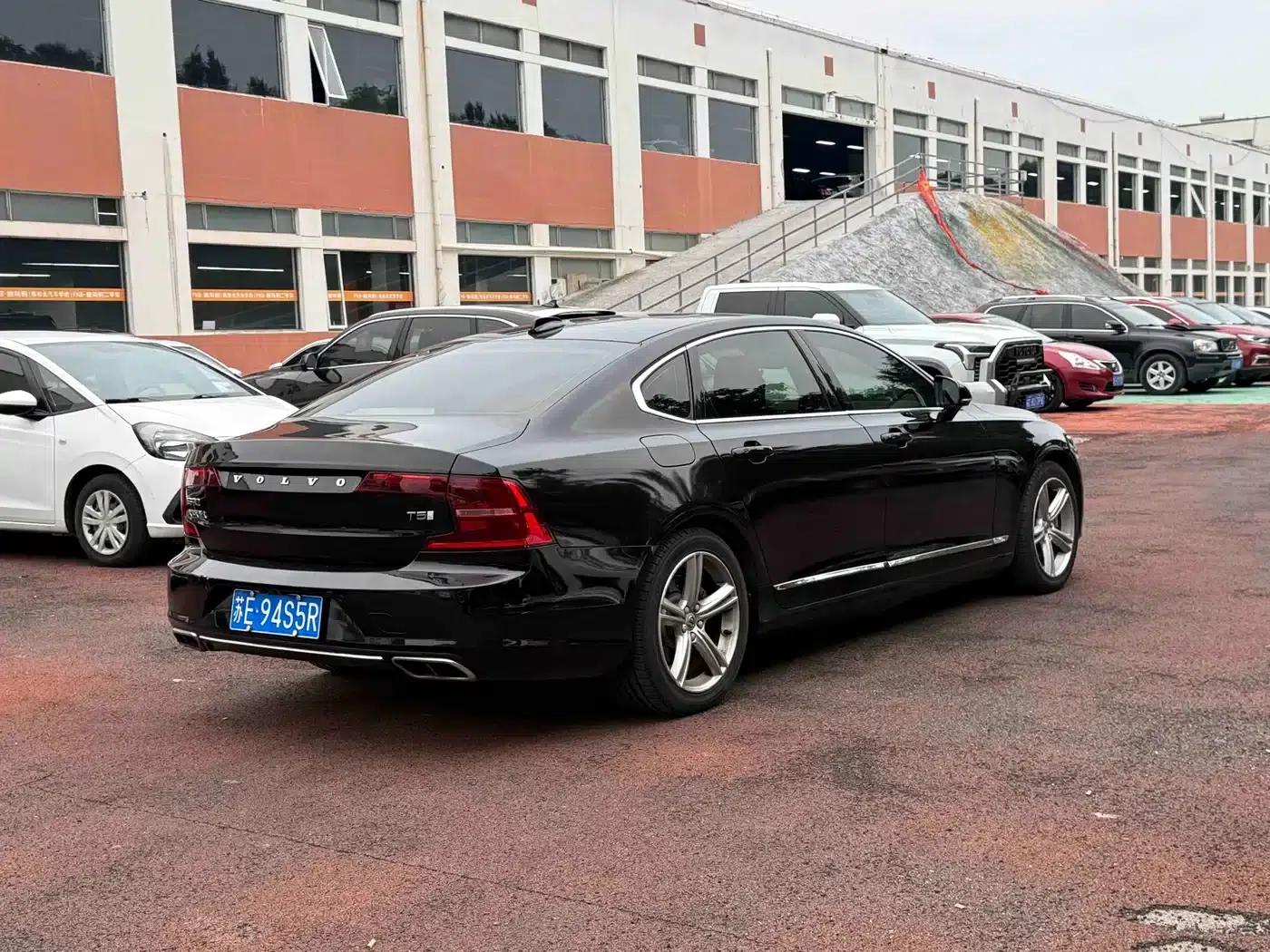 2018 Volvo S90 T4 Smart Edition — миниатюра 4