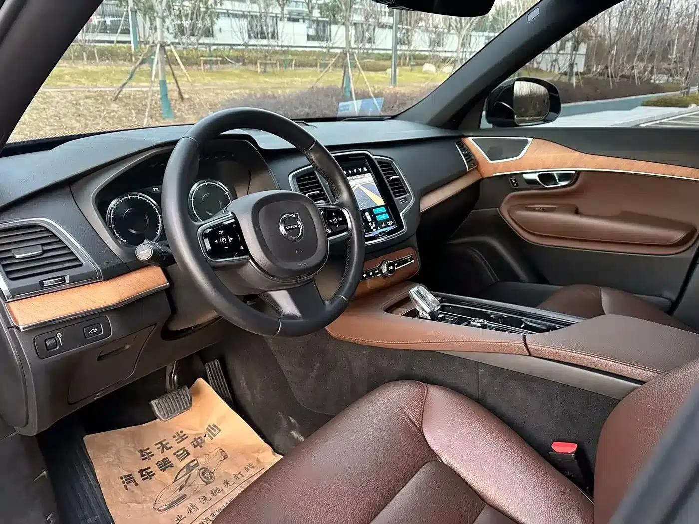 2021 Volvo XC90 B5 Smart Luxury Edition 7-seater — миниатюра 4