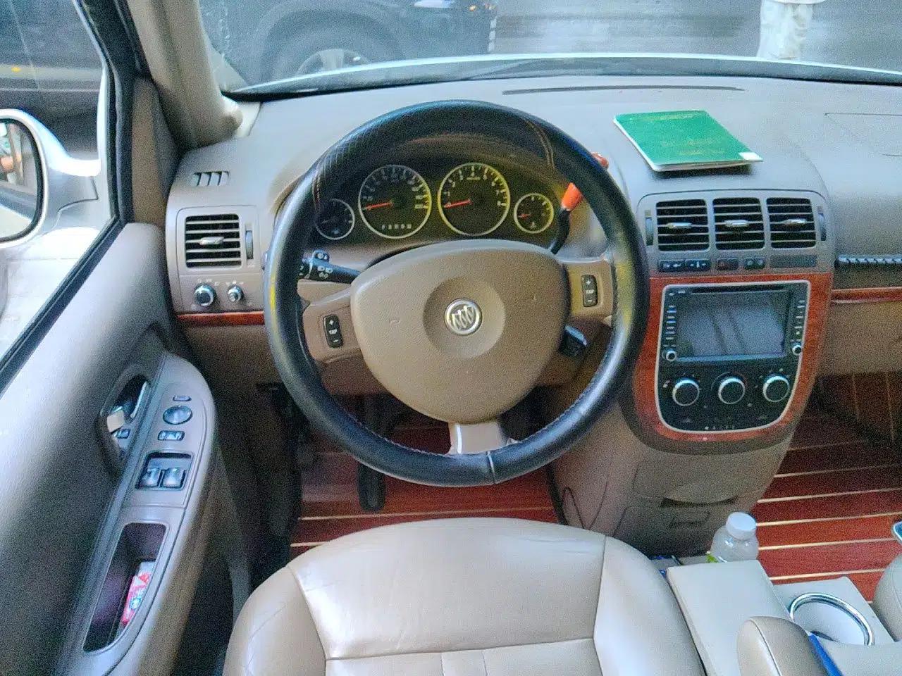 Buick GL8 2011 2.4L LT Executive Edition — миниатюра 10