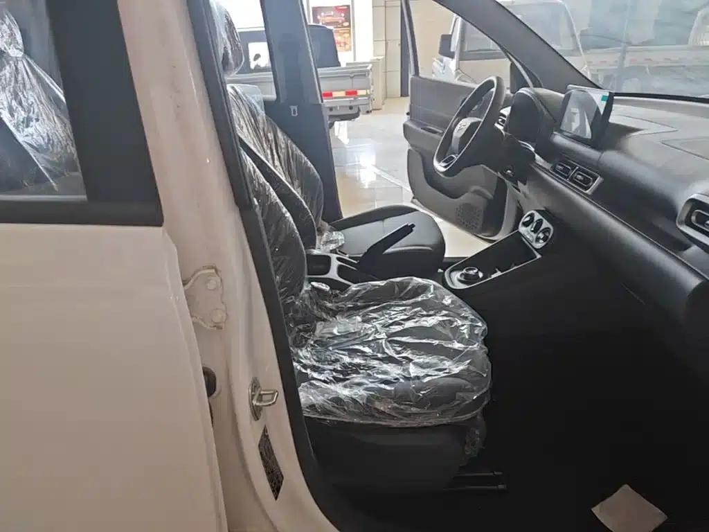 Wuling Hongguang New Energy 2025 Range-Extended Hybrid 50km Comfort Model — миниатюра 25
