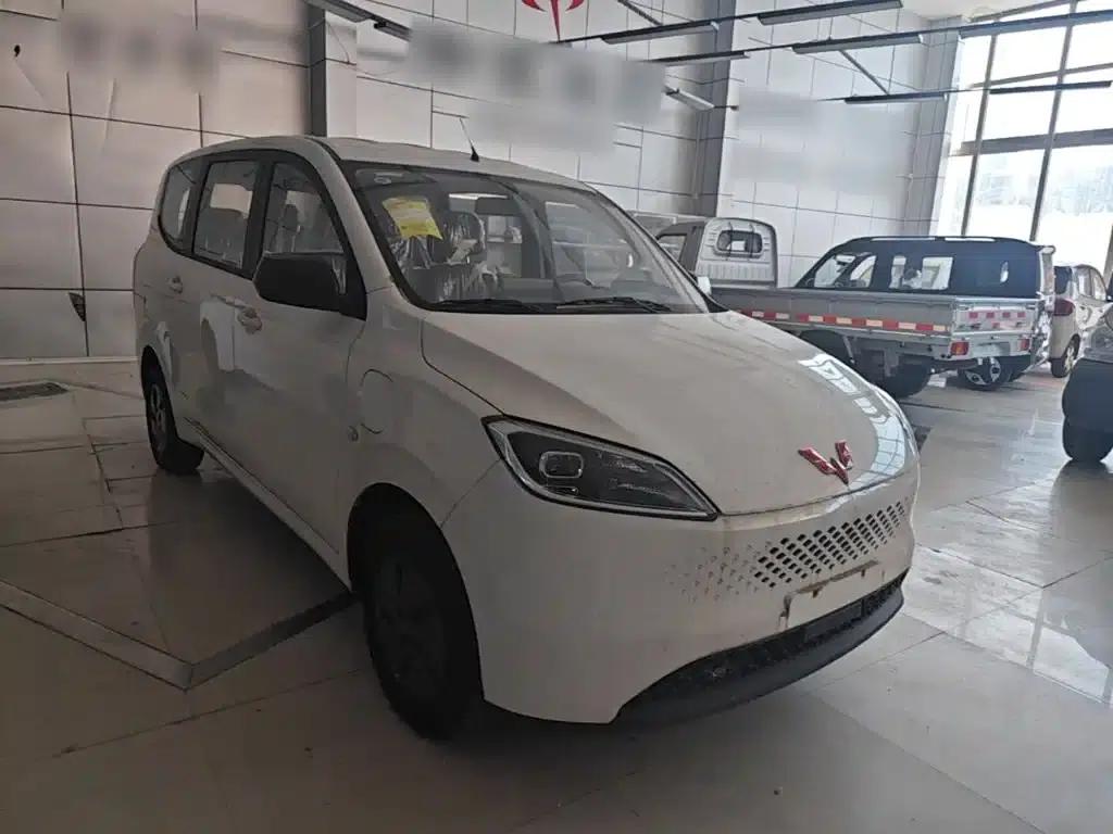 Wuling Hongguang New Energy 2025 Range-Extended Hybrid 50km Comfort Model — миниатюра 4