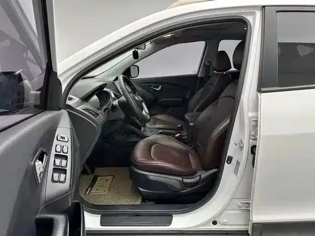 Beijing Hyundai ix35 2015 2.0L Automatic 2WD Comfort Model (National IV Emission Standard) — миниатюра 11