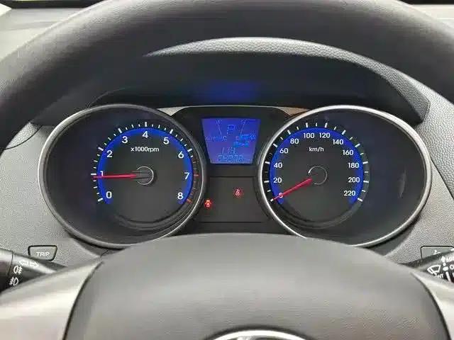 Beijing Hyundai ix35 2015 2.0L Automatic 2WD Comfort Model (National IV Emission Standard) — миниатюра 13