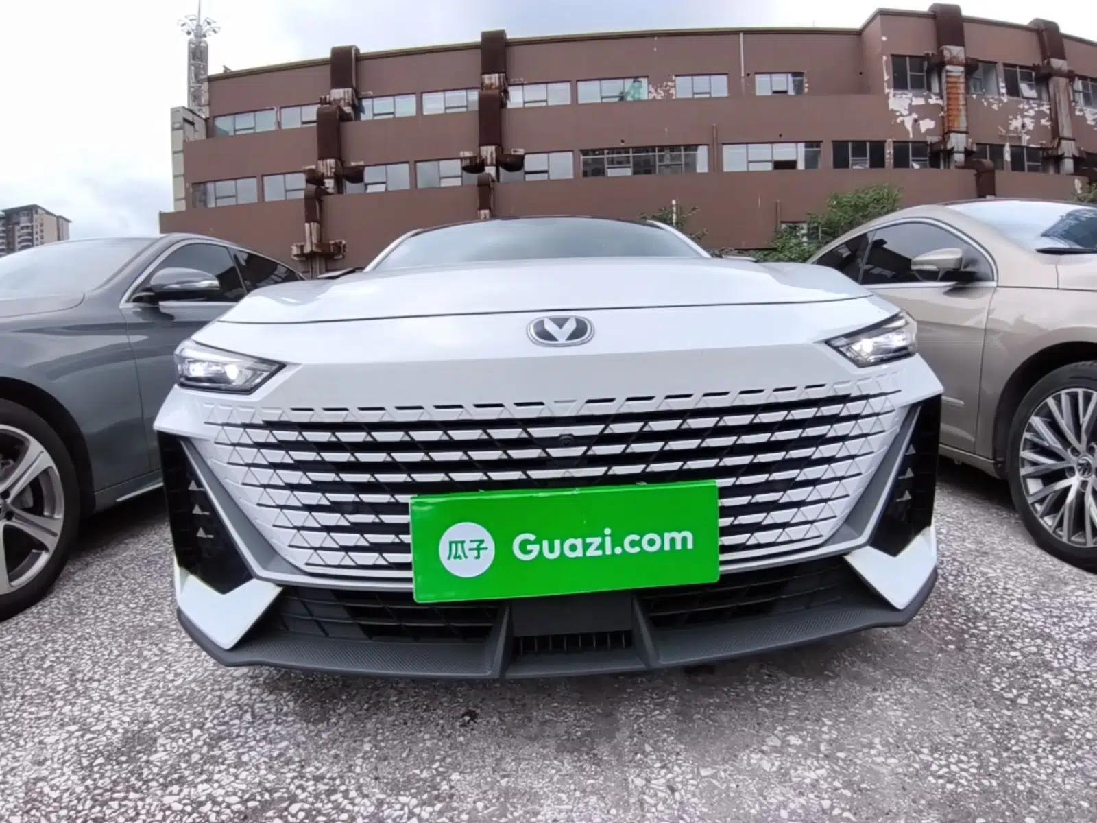 CHANGAN UNI-V 2023 1.5T Prestige Model — миниатюра 2