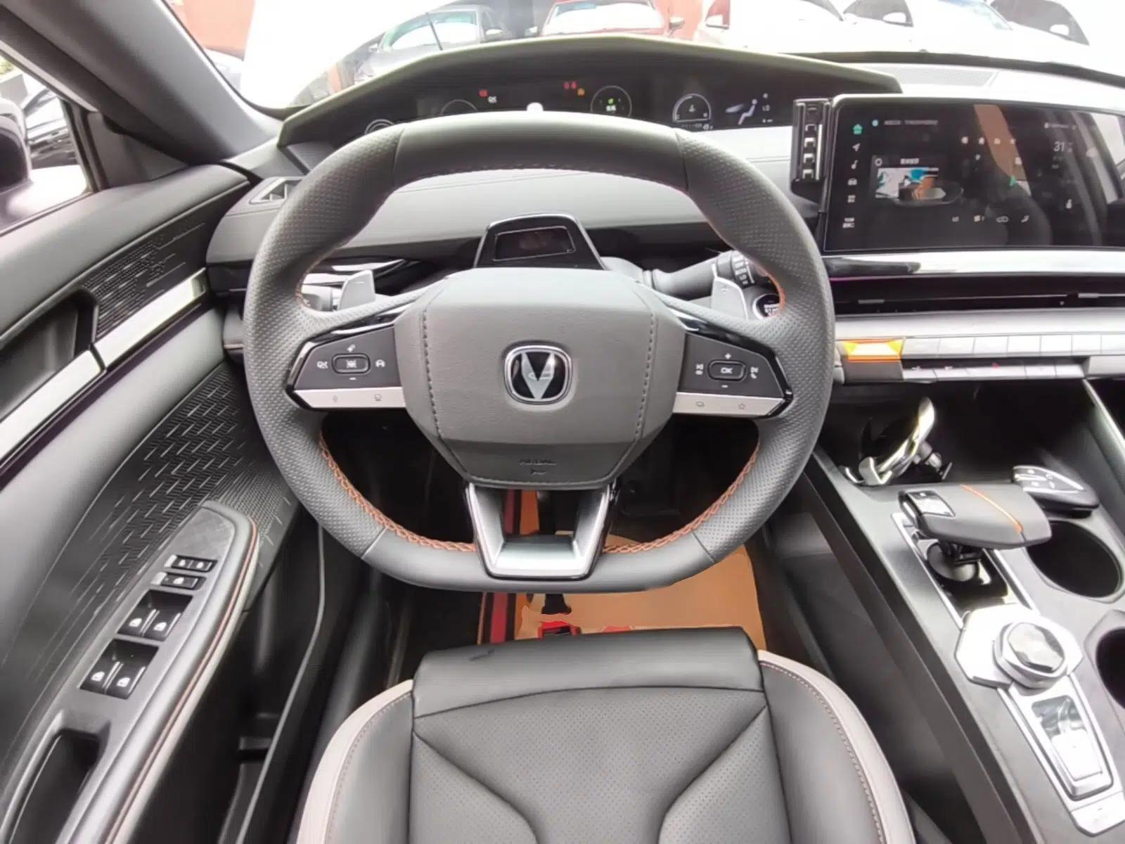CHANGAN UNI-V 2023 1.5T Prestige Model — миниатюра 13