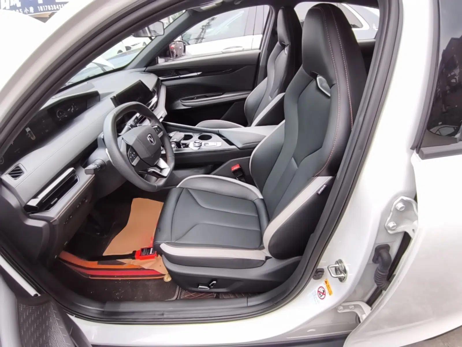 CHANGAN UNI-V 2023 1.5T Prestige Model — миниатюра 17