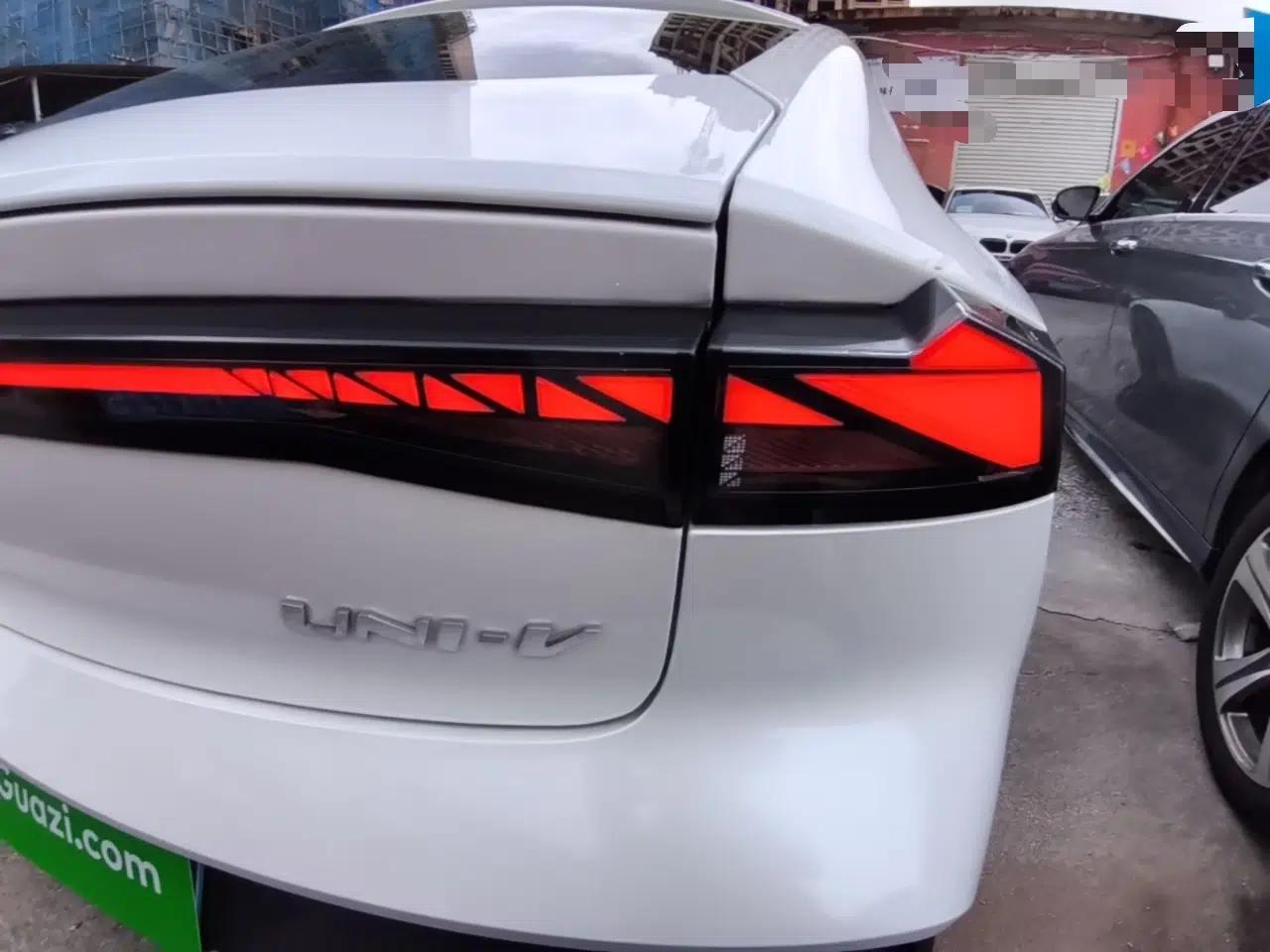 CHANGAN UNI-V 2023 1.5T Prestige Model — миниатюра 9