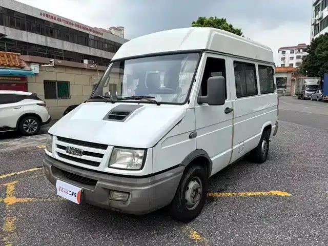 Iveco DeYi 2012 2.5T-A35 Logistics Version 1 (Mid-top)