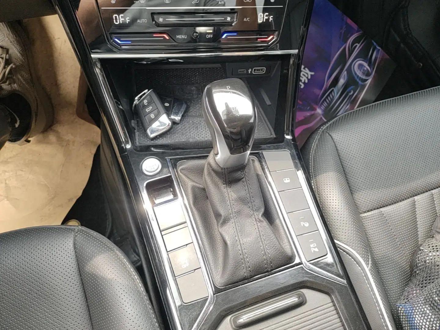 Volkswagen Passat 2023 330TSI Starry Luxury Edition — миниатюра 21