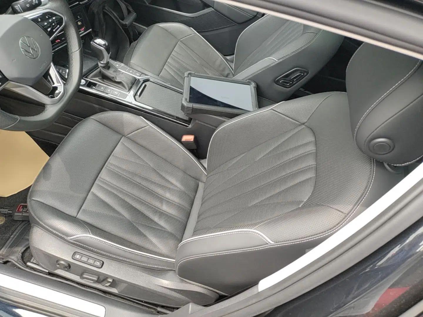 Volkswagen Passat 2023 330TSI Starry Luxury Edition — миниатюра 22